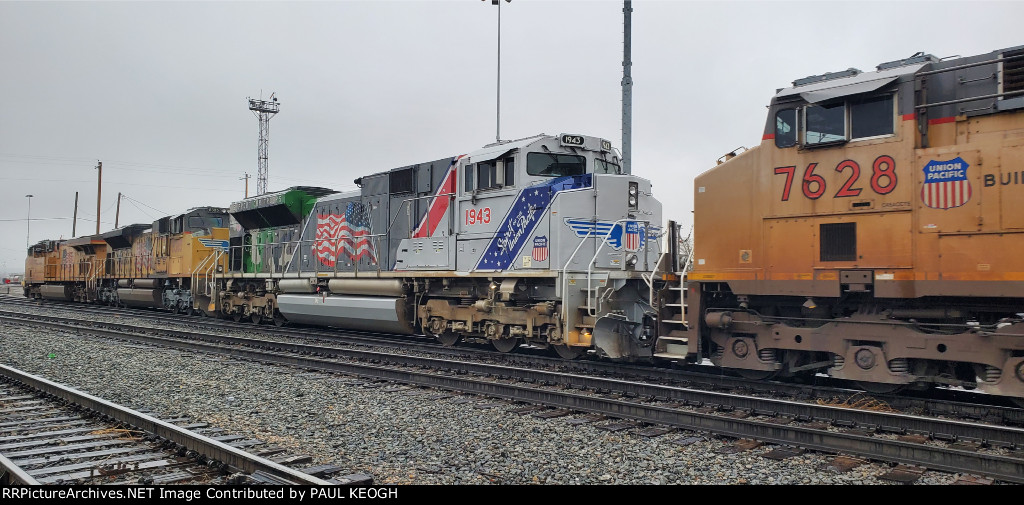 UP 1943 on A Rainy Morning Light Power 10 Locomotive Move with UP 5727 Part of The Consist.